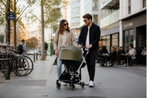 découvrez pourquoi la poussette babyzen séduit les jeunes parents urbains grâce à son design compact, sa maniabilité et son confort optimal pour bébé en ville.