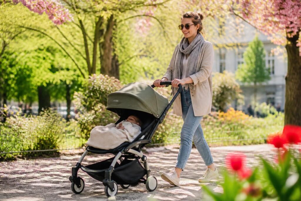 découvrez le confort exceptionnel de la poussette yoyo pack naissance, idéale pour les premiers déplacements de votre bébé. légère, compacte et facile à manier, elle accompagne parfaitement vos sorties en toute sérénité.