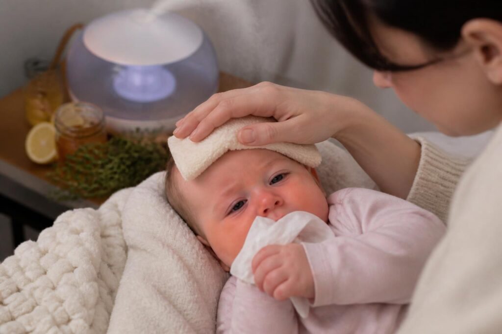 découvrez comment reconnaître et soulager efficacement les premiers symptômes de la rhinopharyngite chez bébé pour assurer son confort et son bien-être.