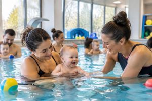 découvrez les meilleures adresses pour inscrire votre bébé aux séances de bébés nageurs à paris et dans les environs, et profiter des bienfaits de l’eau.
