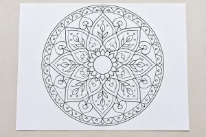téléchargez et imprimez des coloriages de mandalas pour enfants et amateurs de motifs zen. un moment créatif et relaxant à partager.